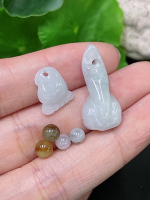 F33893304 Jadeite Pendant Beads Sell as a Lot
