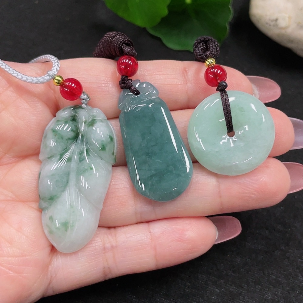 F32810066 Jadeite Pendant Sell as a Lot (Beads Non-A)