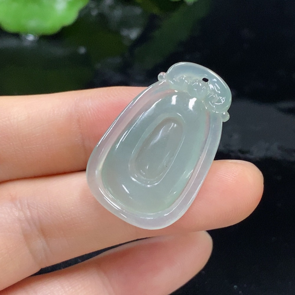 F27143498 Jadeite Blessing Shell Pendant