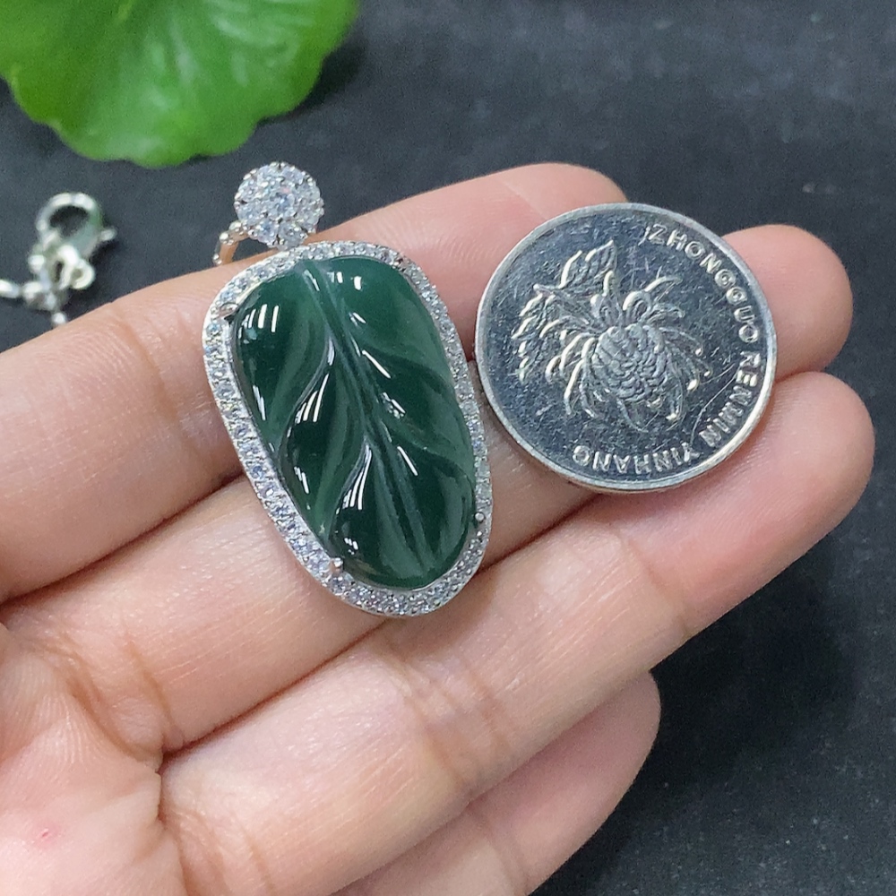F33912505 Jadeite Inlaid Leaf Pendant Non-Gold Total Weight Approx. 8.65g Including Chain