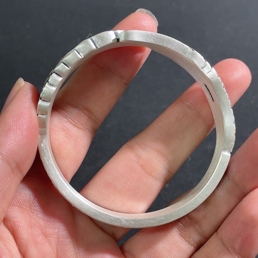 W31666169 Handmade 999 Pure Silver Inlaid with Auspicious Clouds and Crane Feathers Pattern Bracelet Weighing Approximately 71.7 Grams, Miscellaneous