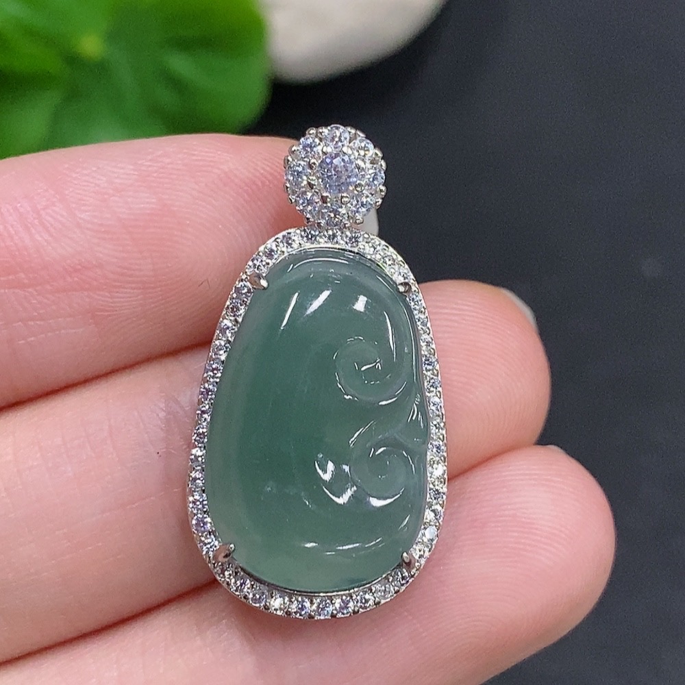 F33941576 Jadeite Ruyi Inlaid Pendant, Non-Gold Inlaid, Total Weight Approximately 4 Grams