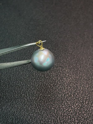 C32816889 18k combined sea water pearl pendant, color origin undetermined, total weight approximately 1.58g