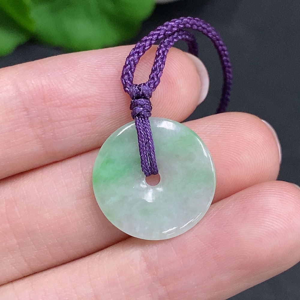 F34967480 Jadeite Peace Knot with a total weight of approximately 1.8 grams (including rope weight)
