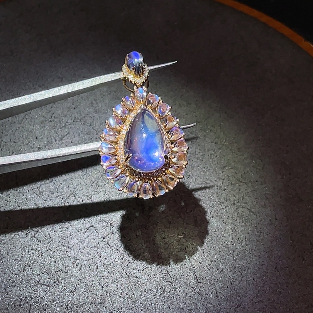 C34006711 Moonstone Pendant with Diamond Accents, Unmarked, Surface Gold Content Au75%, Total Weight Approx. 3.6g
