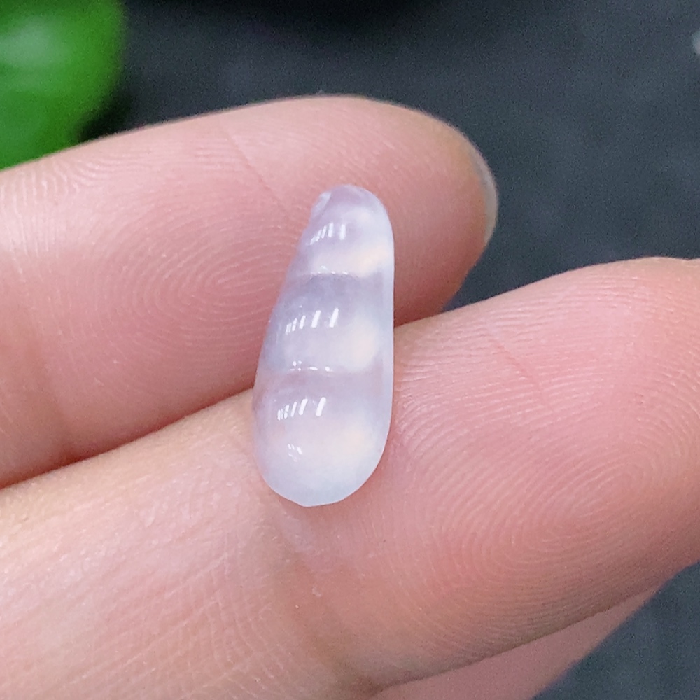F33942383 Jadeite inlaid lucky bean, total weight about 0.4g