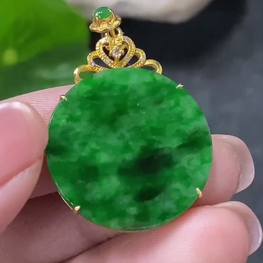 F34075869 Jadeite Plain Pendant with 18k Gold and Diamond Accents, Total Weight Approx. 2.58g (Contains Other Mineral Components)