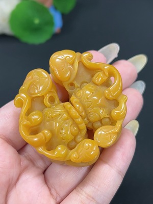 H42979349 黄龙玉挂件 貔貅 货品总重约65.1g