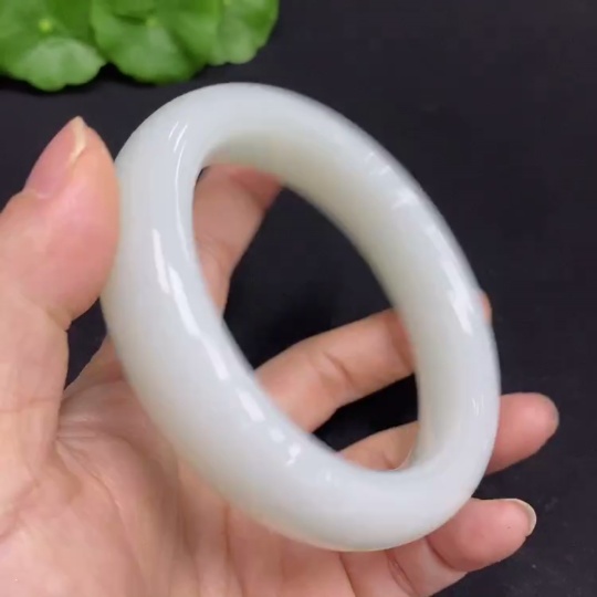 H31667820 Hetian Jade Round Bracelet Size 59.5 Total Weight Approx. 95.3g