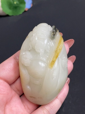 H34004018 Hetian Jade Handheld Ornament - God of Wealth (Undetermined Skin Color Origin, Contains Other Mineral Components, Total Weight Approx. 171.8g)
