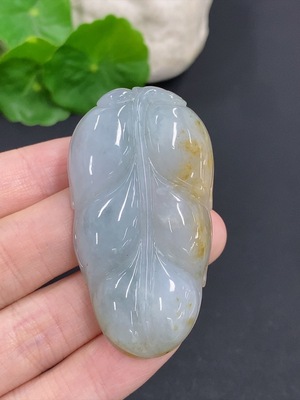 F42966938 翡翠叶子挂件 货品总重量约28.7克