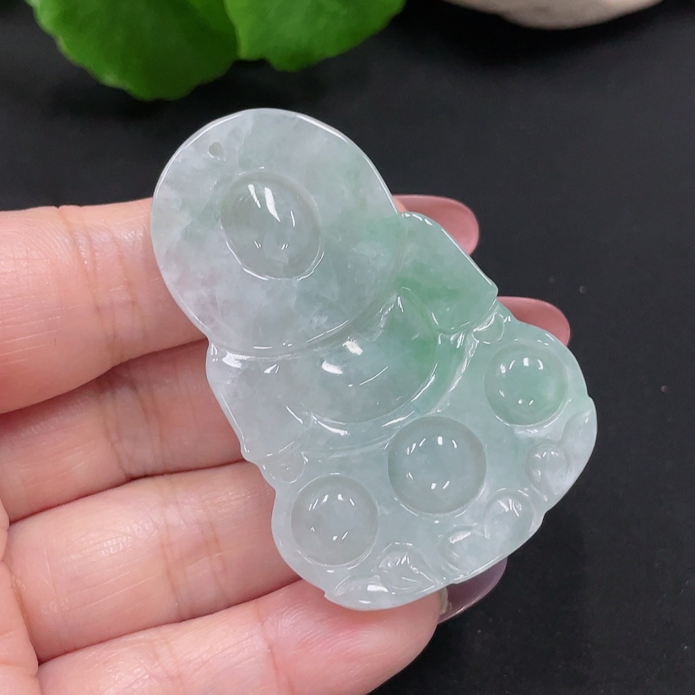 F34012586 Jadeite Guanyin Pendant, Total Weight Approximately 22.6g