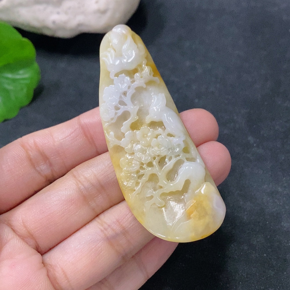 F33912470 Jadeite Pendant Magpie on Plum Branch Indicating Happiness, total weight approx. 16.66g, yellow part color origin undetermined