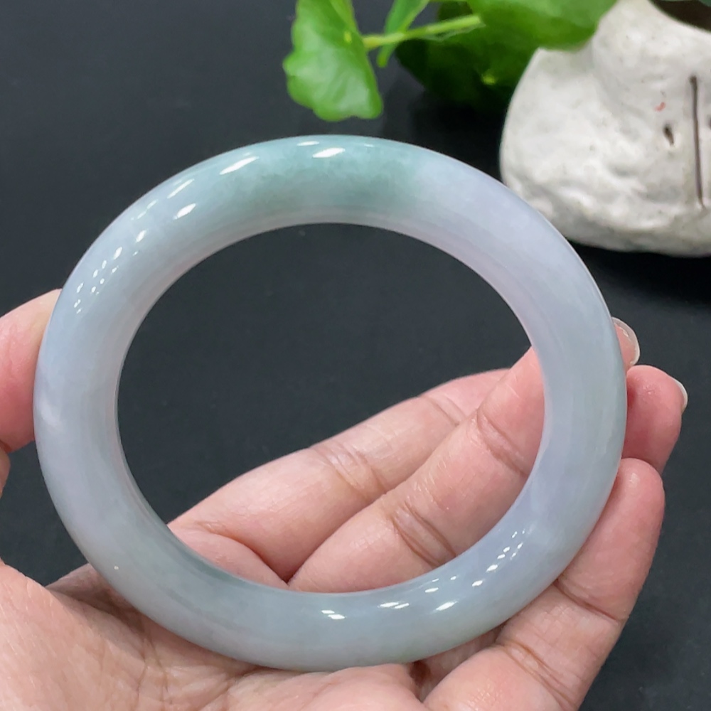 F34019696 Jadeite Round Bangle Total Weight about 70.65g Size 57.7
