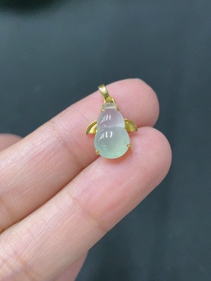 F24700922 Jadeite inlaid calabash pendant 18k gold inlaid total weight approx. 0.91g