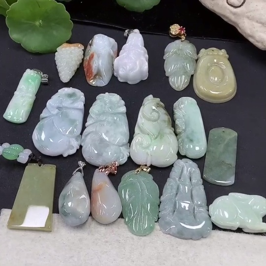 F15622212 Jadeite Pendants Sell as a Lot Color Undetermined (Non-Gold Inlaid)