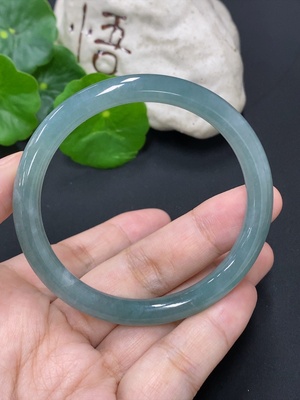 F42972029 翡翠圆条手镯 圈口55 货品总重约26.9克