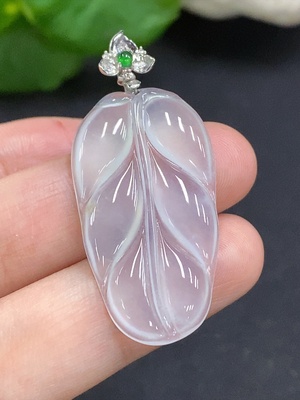 F32801214 Jadeite Leaf Pendant with 18K Gold Bail Total Weight Approx. 4.4g (Diamond Accents)