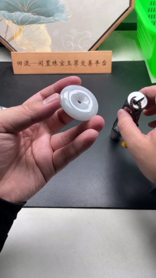 F13480655 Jadeite Pendant Peace Knot