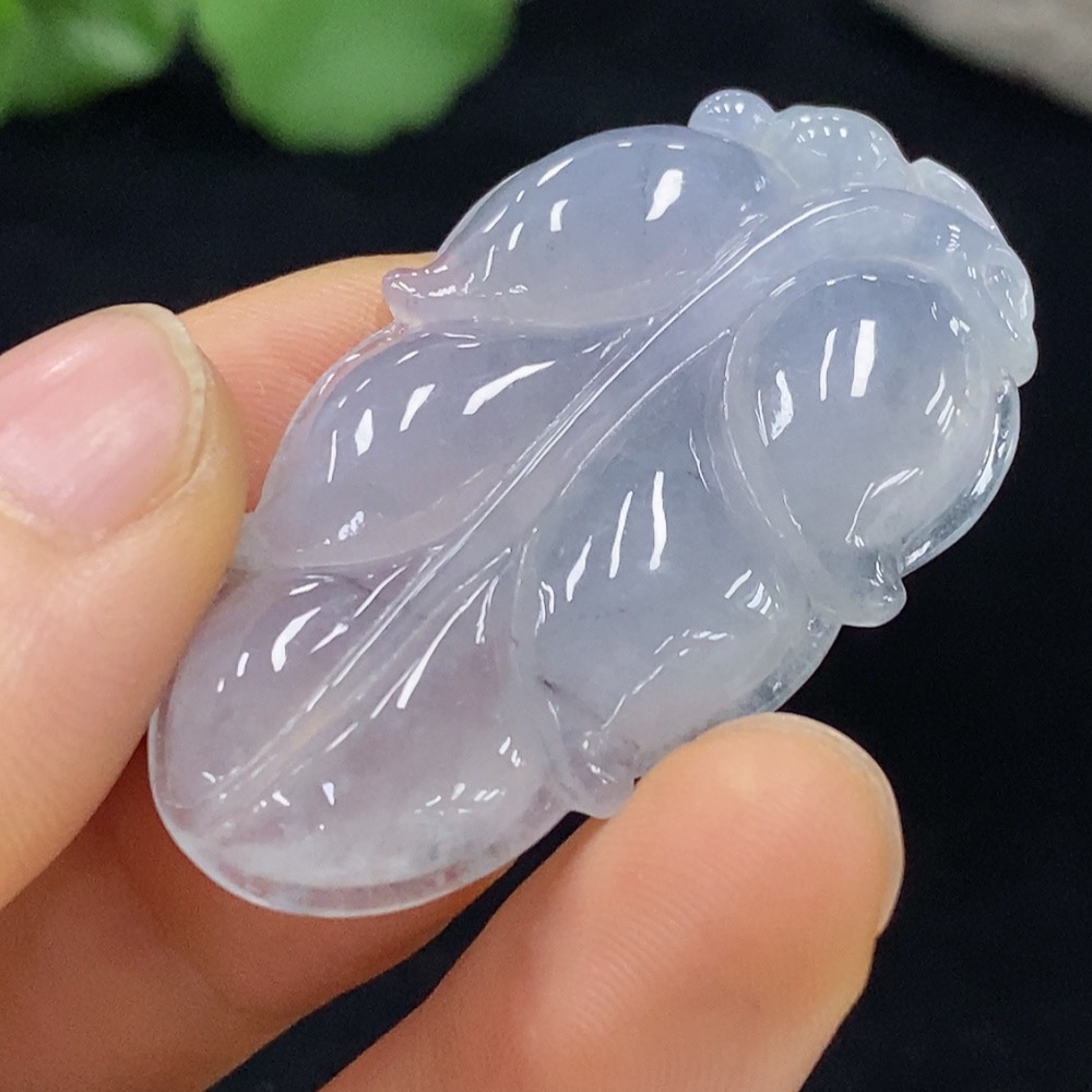F30560088 Jadeite Leaf Pendant Total Weight Approx. 11.08g
