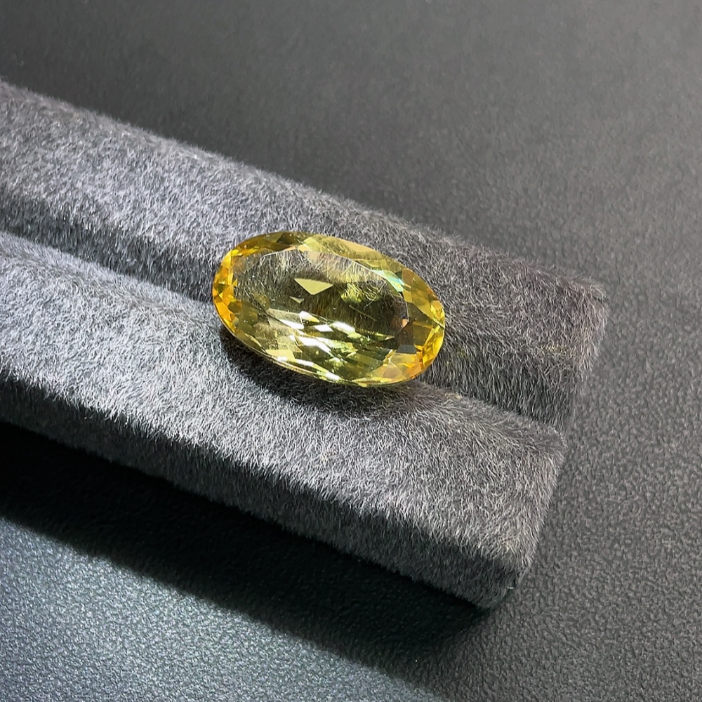 C22535912 Crystal Rough Stone Total Weight Approx. 21.94 Carats