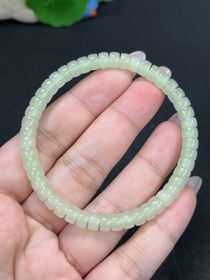 H46521336 和田玉手串 卡5.9mm左右 货品总重约13.7g