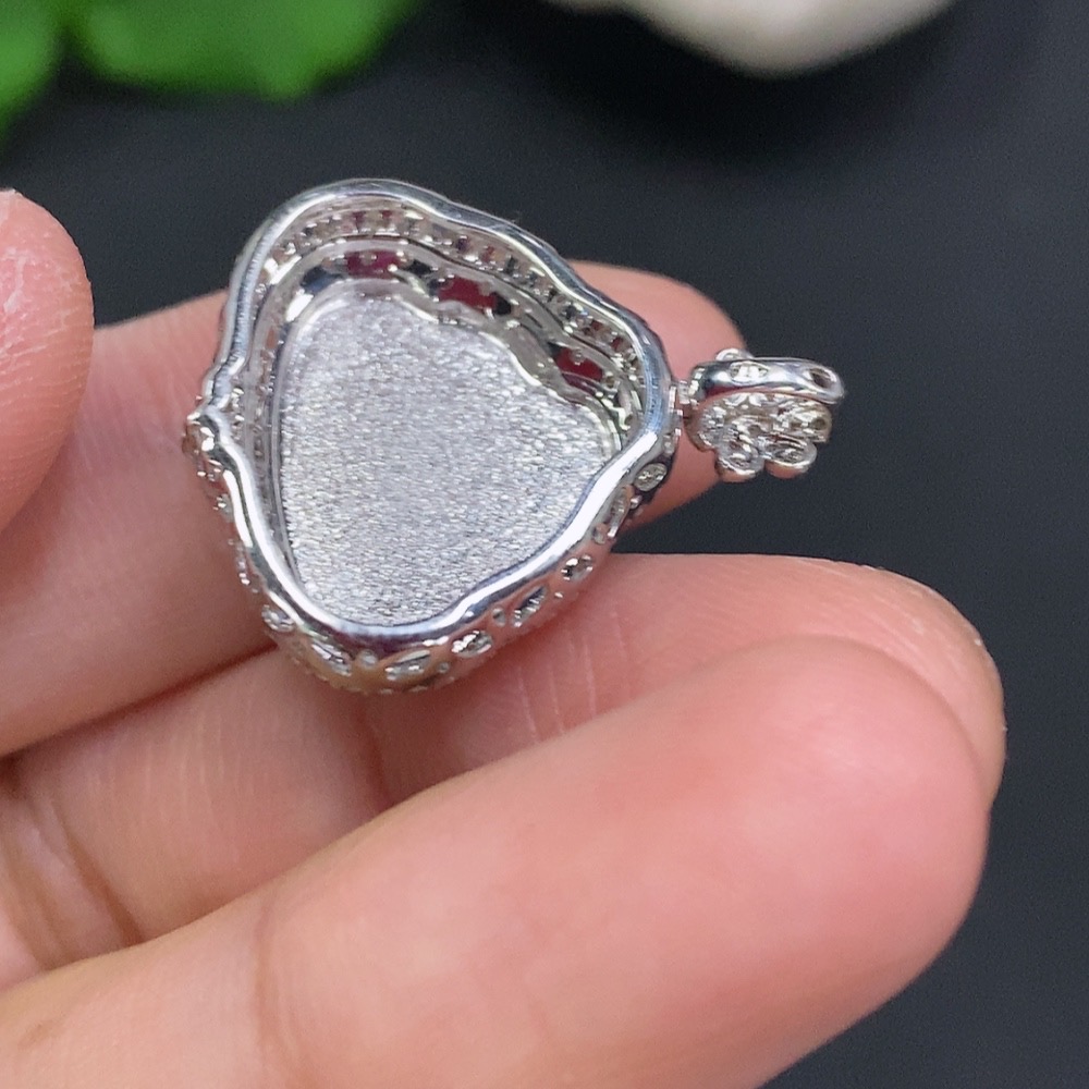 F35106217 Jadeite Buddha Pendant with 18K Gold Setting, Total Weight Approx. 3.3g (Accented with Diamonds)