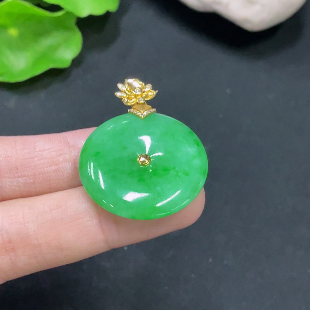 F31691202 JadeitePendant Peace Buckle 18k Gold Setting with Diamond, Total Weight Approx. 7.62g