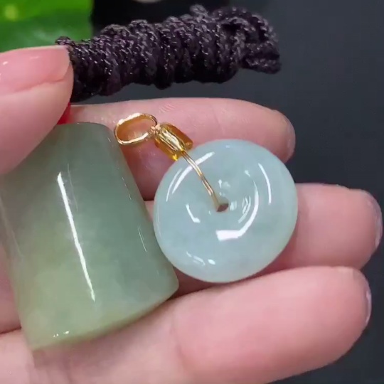 F35088050 Jadeite Pendant Sell as a Lot Non-Gold Beads Non-A