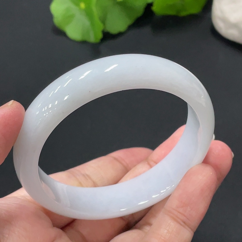 F21324745 Jadeite Round Bracelet Size 54.5 Total Weight 46.003g