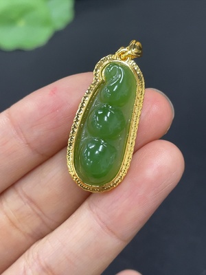 H43124089 和田玉碧玉镶嵌   福豆   疑似镀金    货品总重约2.1g