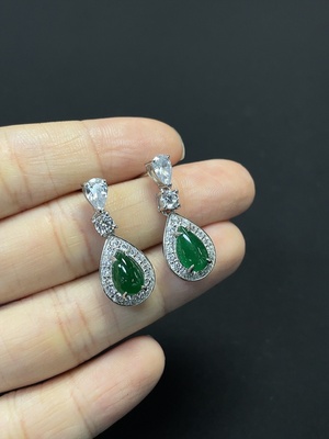 C46535629 祖母绿耳饰 净度优化 非钻 非金 货品总重约3.92g 卡5.2mm左右