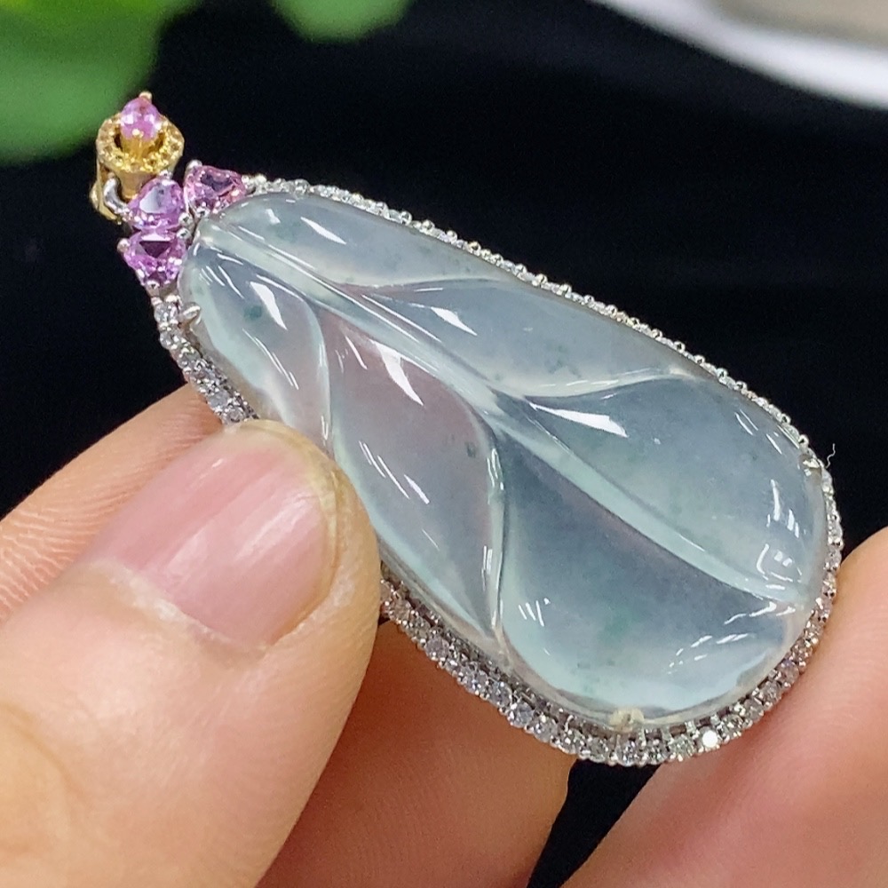 F32748890 Jadeite Leaf Inlaid Pendant with 18k Gold and Diamond Accents (Colorless), Total Weight Approx. 7.61g