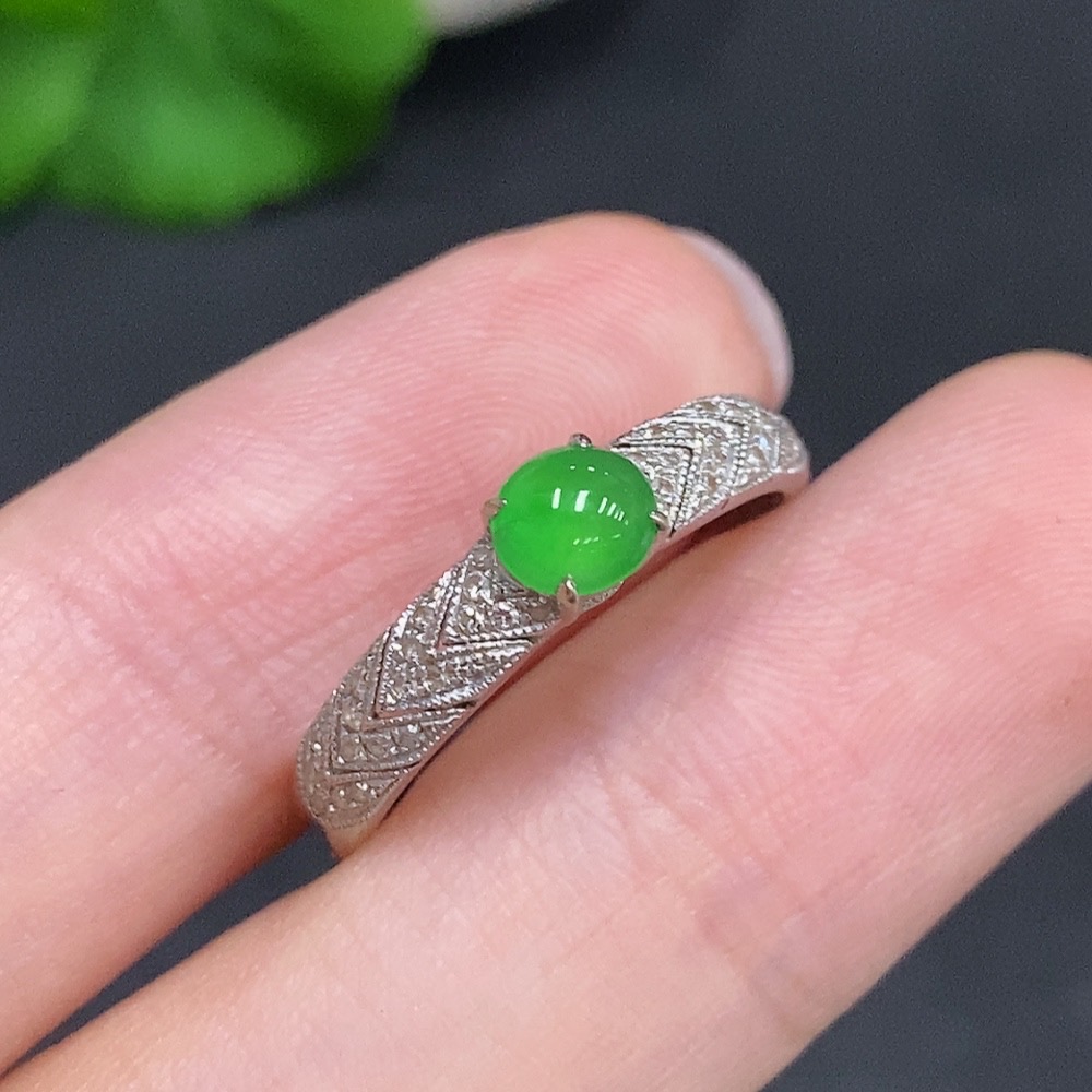 F33942207 Jadeite Cabochon Ring 18k Gold Total Weight Approx. 2.5g Size 16 Accented with Diamonds