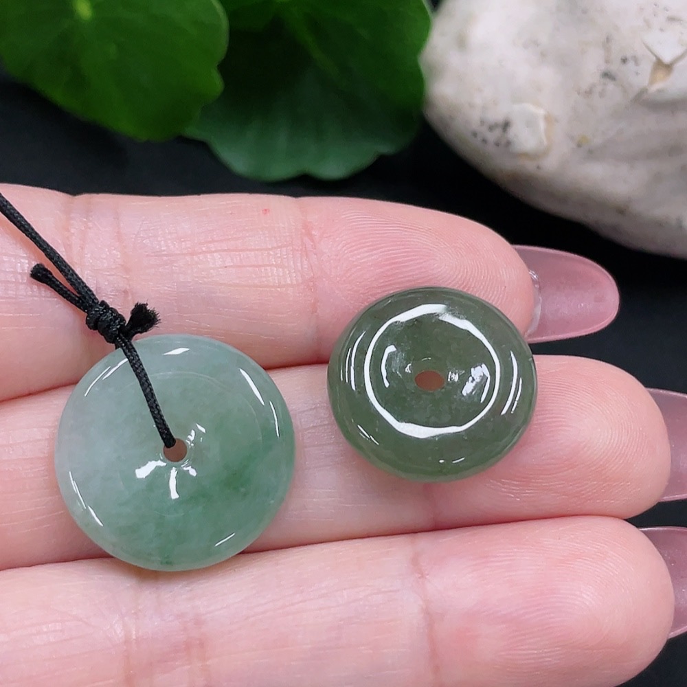 F34012498 Jadeite Peace Knot Pendant