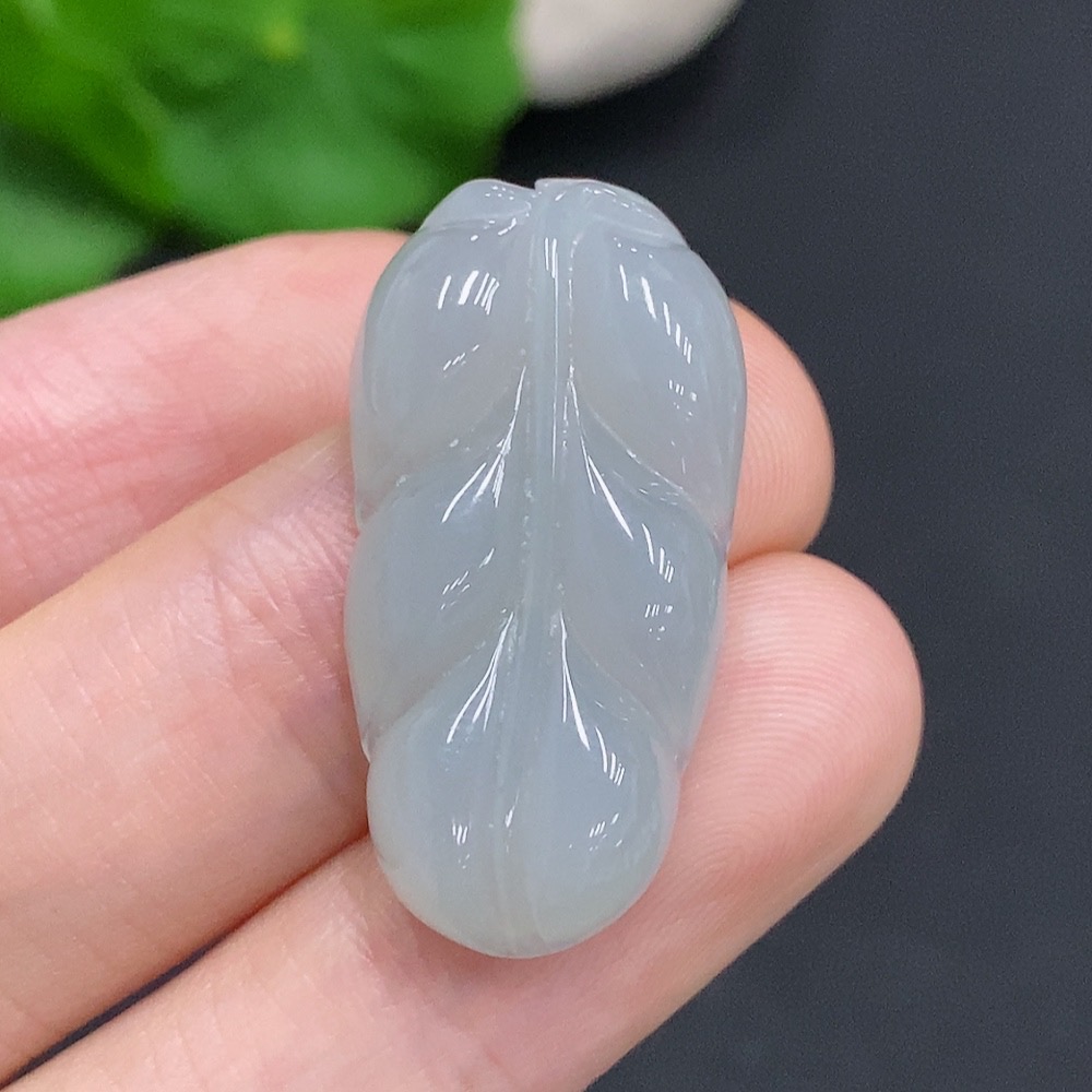 F32757205 Jadeite Leaf Pendant Total Weight Approx. 4.6g
