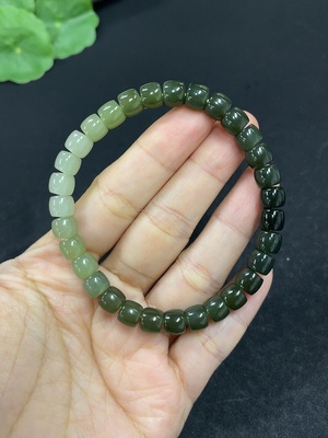 H46558787 和田玉手串  卡6.8mm左右     货品总重约17.3g