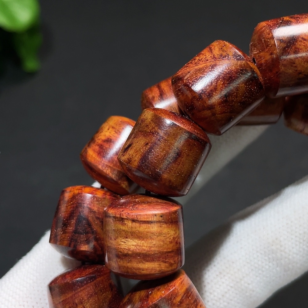 W33937204 Huanghuali Long Strand, Total Weight Approx. 59.7g, Bead Size 14.9mm