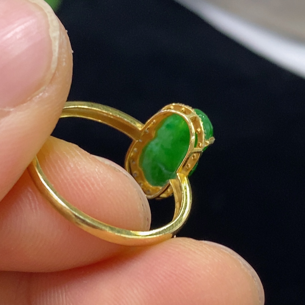 F31599715 Jadeite inlaid with 18k gold, total weight approximately 1.64g, size 13, set with diamonds