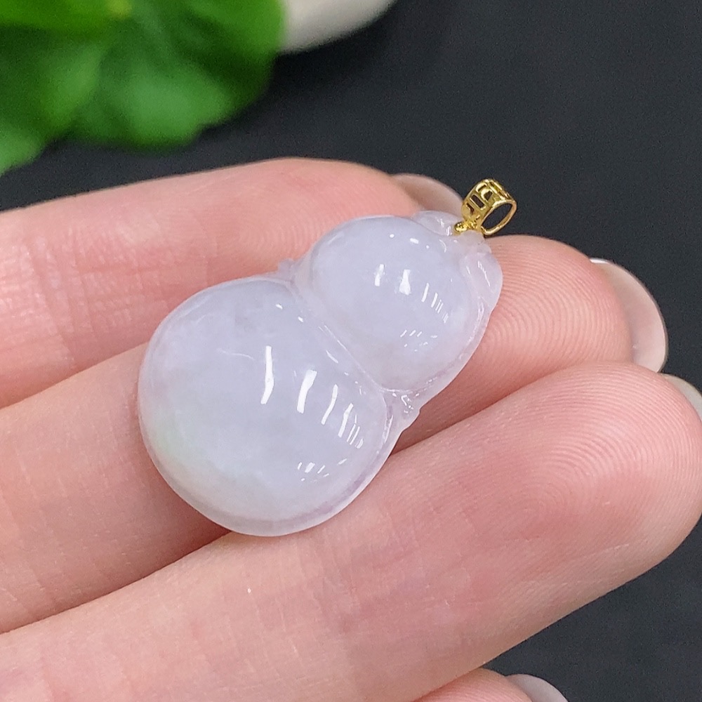 F34035262 Jadeite Gourd Pendant with 18k Gold Clasp, Total Weight Approx. 4g