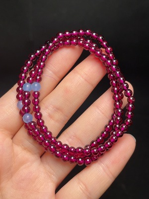 C31639018 Garnet bead strand with non-natural stones, total weight approx. 16.9g, size about 3.9mm