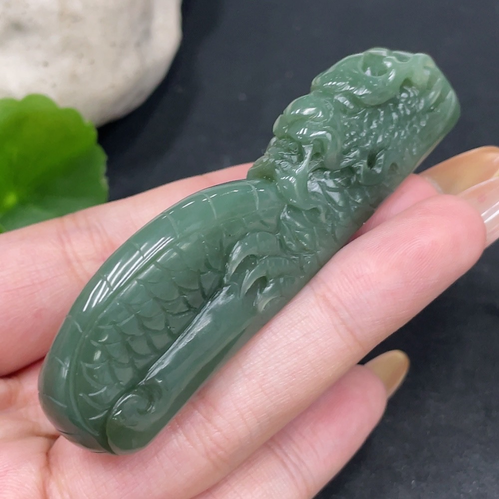 H32705101 Hetian Jade Pendant - The Dragon Roams the World
