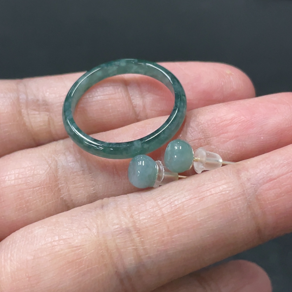 F33910047 Jadeite Ear Stud + Ring Non Gold Inlay Size 17