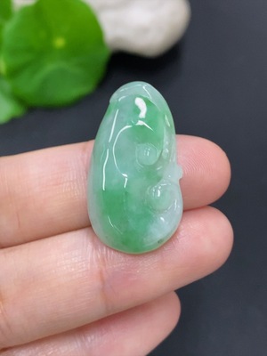 F46594969 翡翠如意挂件 货品总重量约4克