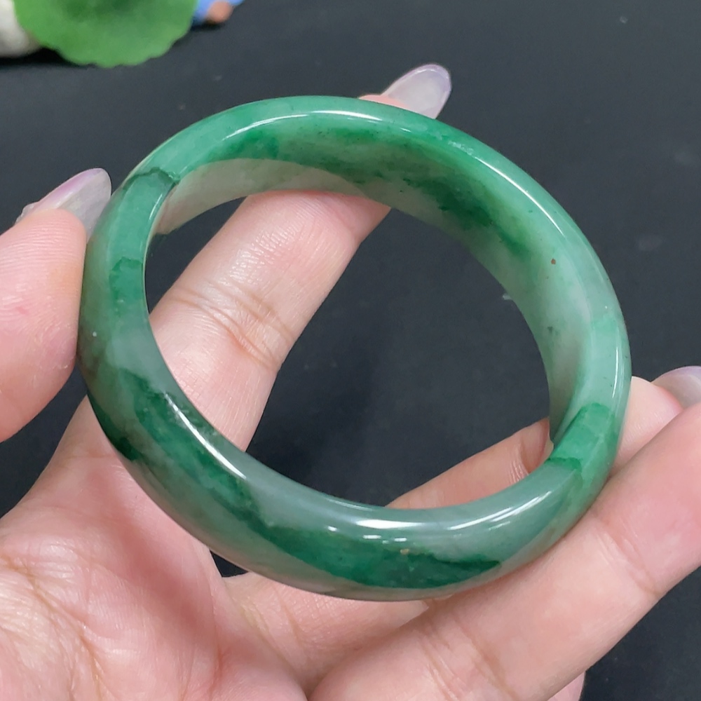H34955370 African Emerald (Dulong Jade) Regular Bangle