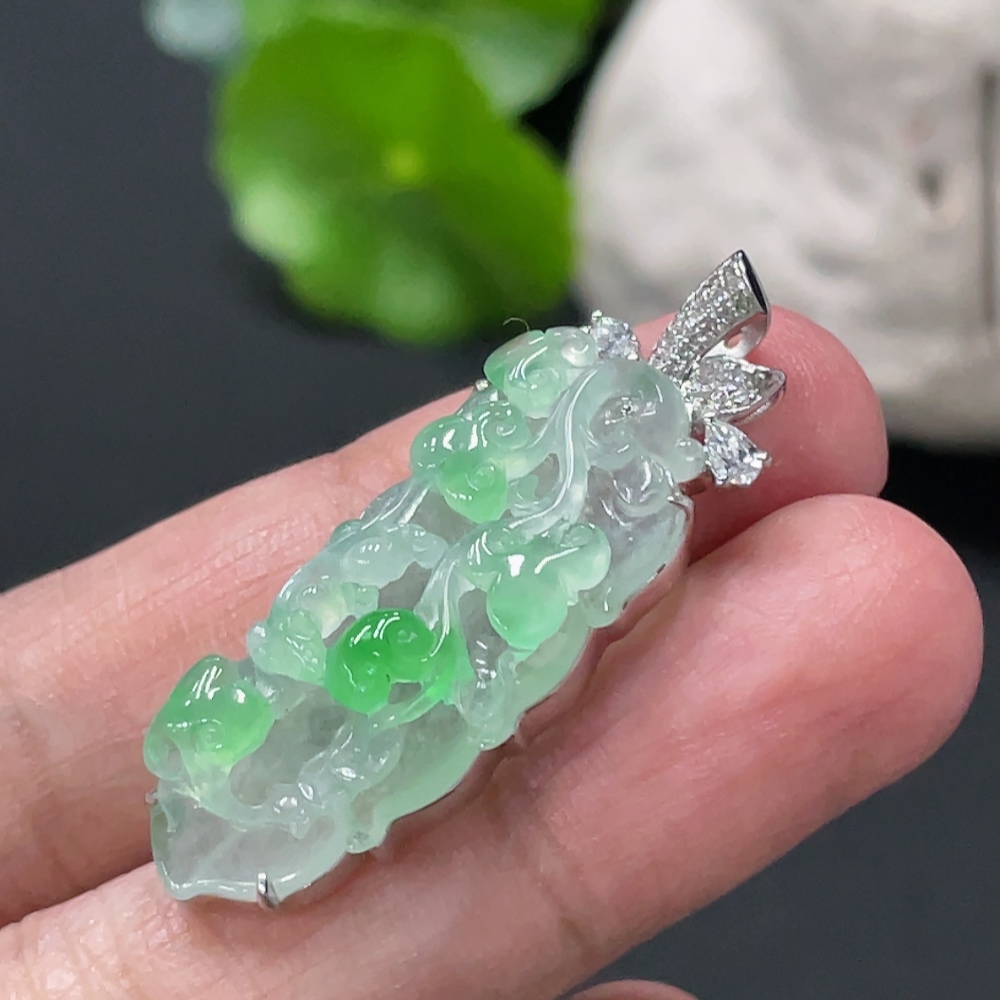 F33936138 Jadeite In Pendant 18meal 18k Gold Inlaid Total Weight Approx.5.3g