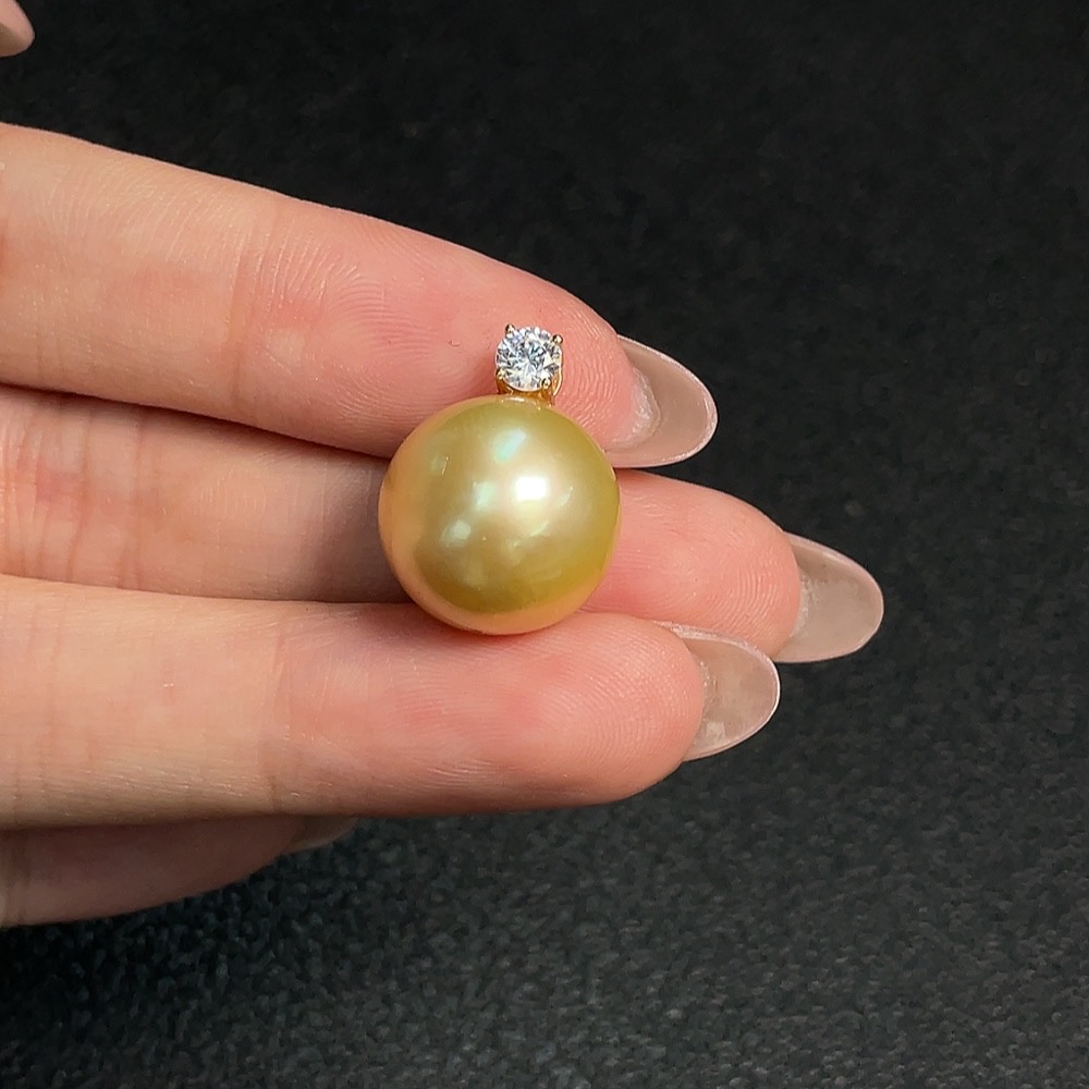 C32712585 Seawater Pearl Pendant 18K Gold Non-Diamond Color Origin Undetermined Total Weight Approx. 4.76g Size Approx. 14.4mm