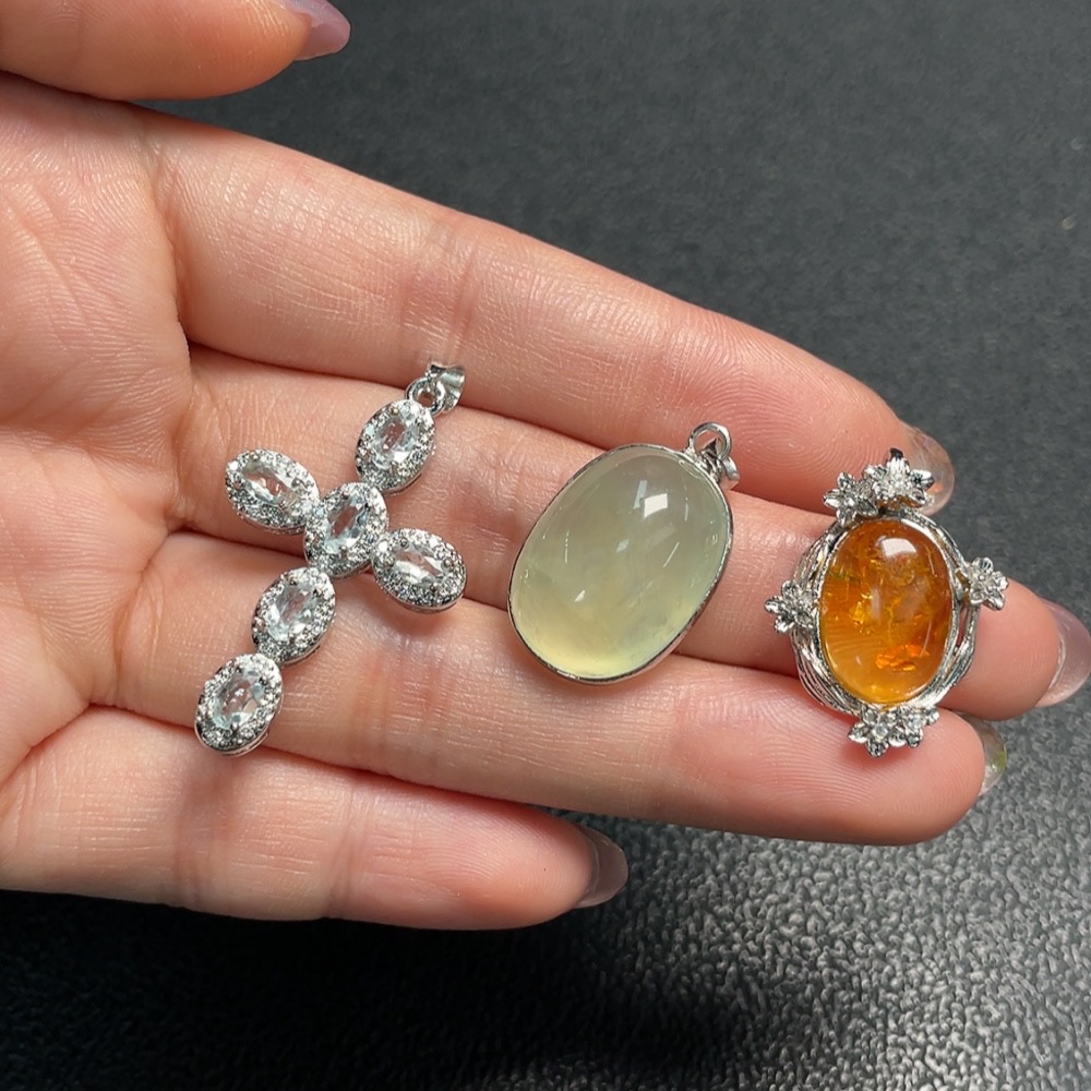 C28181067 Colored Gemstone Inlaid Pendant  Amber & Beeswax, Prehnite, Aquamarine  Non-Gold Inlaid  Total Weight Approx. 10.92g