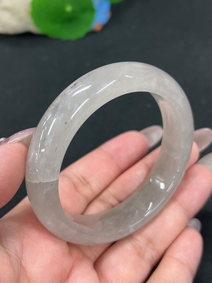 H41844059 非洲翠(独龙玉)正圈手镯 圈口54.5 货品总重约49.8g 有断裂