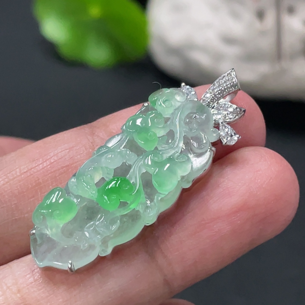 F33936138 Jadeite In Pendant 18meal 18k Gold Inlaid Total Weight Approx.5.3g